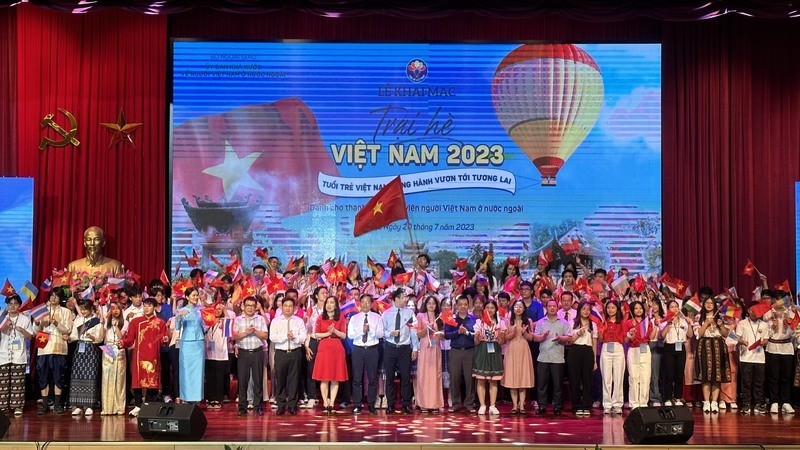 旅外越南青的艺术表演节目。