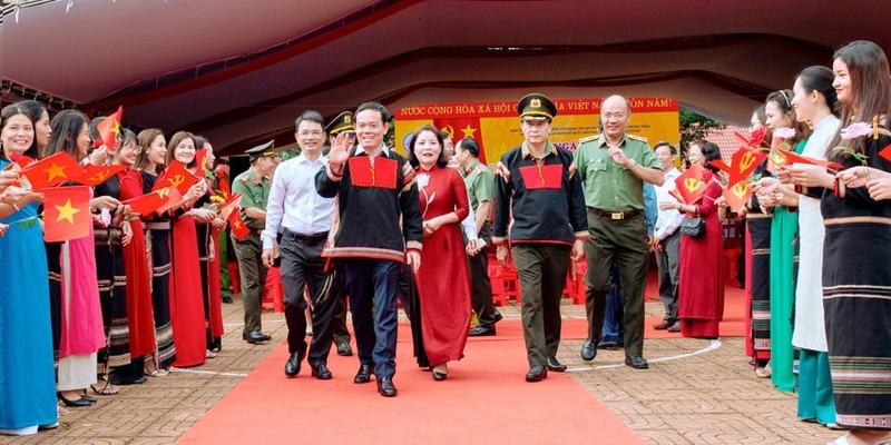 越南政府副总理陈流光出席得乐省全民保卫祖国安全日活动。