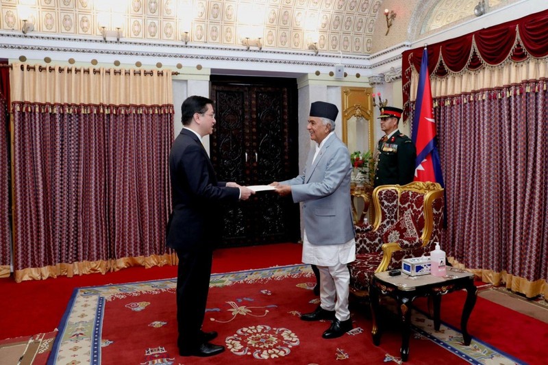 越南驻印度兼驻尼泊尔和不丹特命全权大使阮清海向尼泊尔总统递交国书。