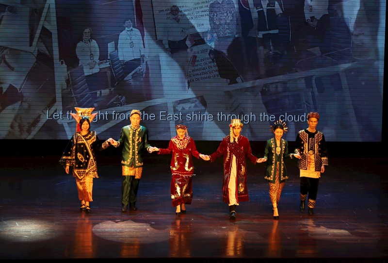 东盟各国传统服装秀。（图片来源：新河内报）