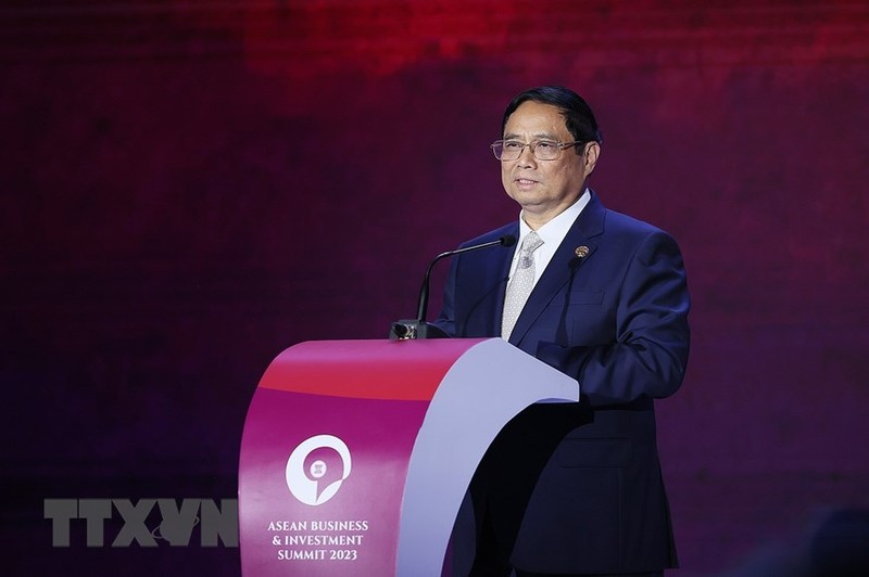 越南政府总理范明正出席2023年东盟商务与投资峰会并发表讲话。