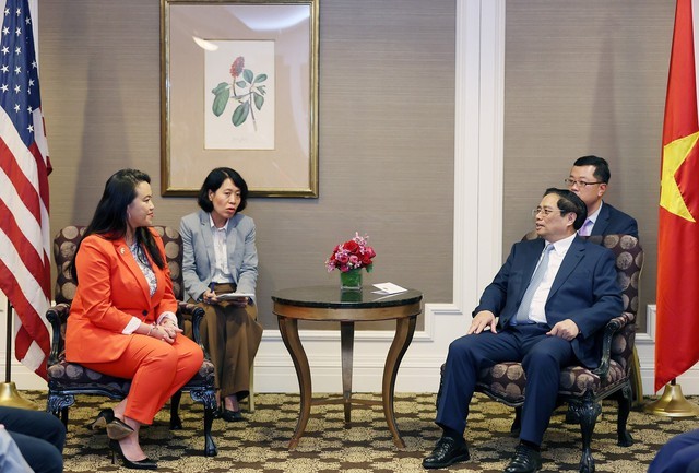 越南政府总理范明正会见了奥克兰市长盛涛女士。（图片来源：VGP）