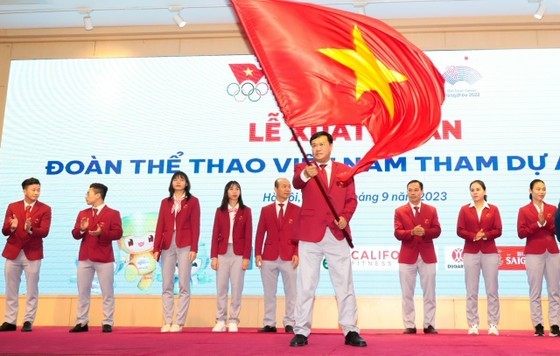参加第十九届亚运会的越南体育代表团出征仪式。（图片来源：西贡解放报）