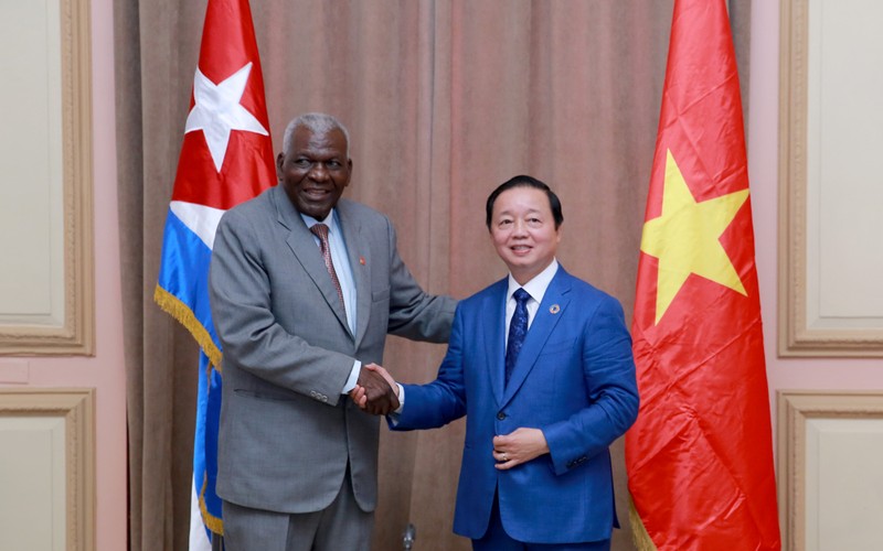 越南政府副总理陈红河拜会古巴国会主席埃斯特万·拉索·埃尔南德斯。（图片来源：VGP）