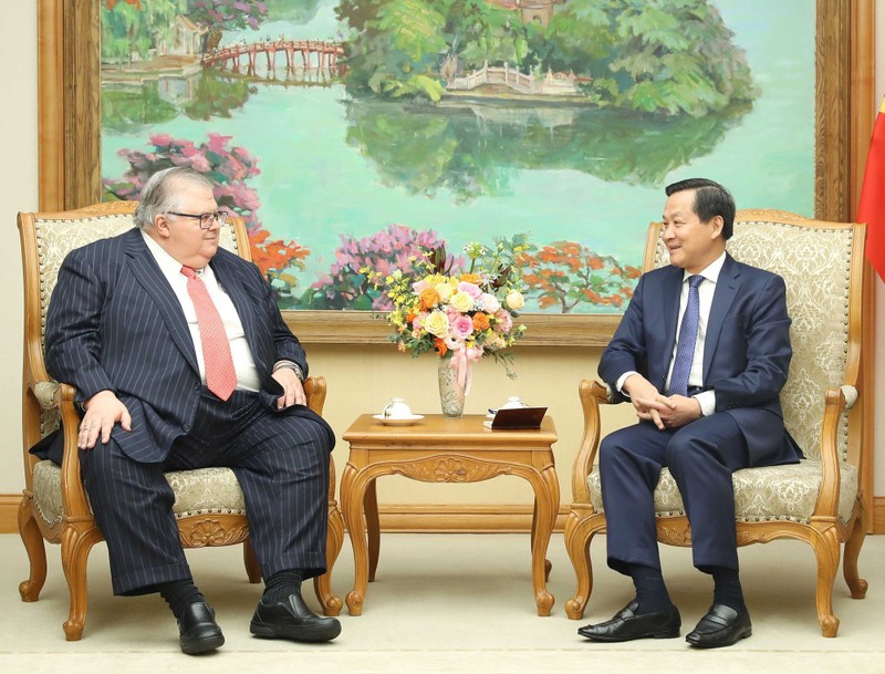 越南副总理黎明慨会见了国际清算银行总经理奥古斯丁·卡斯滕斯。（图片来源：VGP）