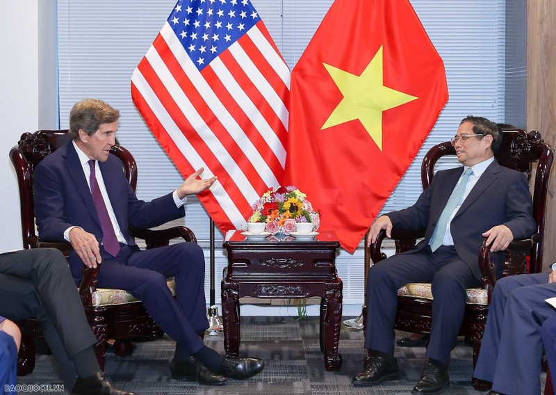 越南政府总理范明正会见美国总统气候问题特使约翰·克里。（图片来源：国际报）