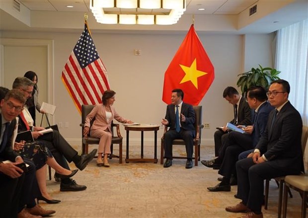 越南工贸部长阮鸿延会见美国商务部长雷蒙多。（图片来源：越通社）