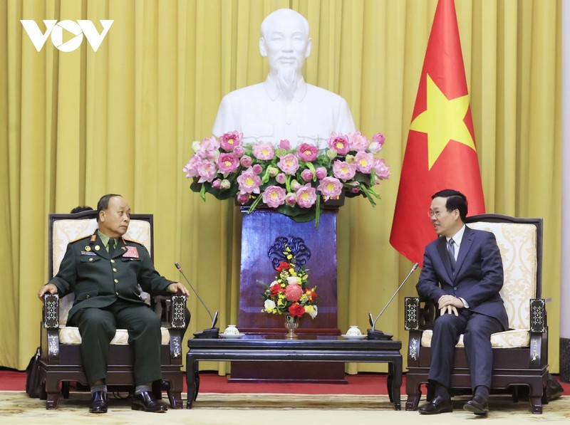 越南国家主席武文赏会见老挝国防部副部长通莱•西力冯。（图片来源：越南之声）