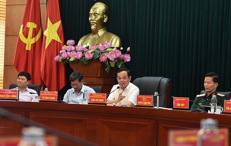 越南政府副总理陈流光在会上发表讲话。（图片来源：越通社）