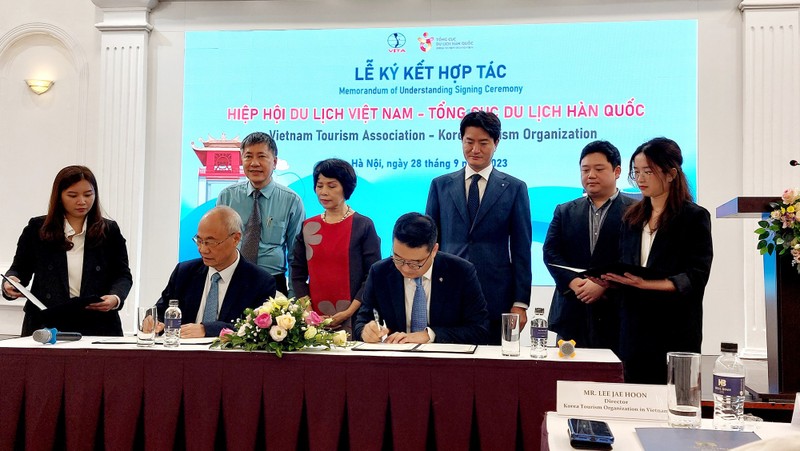 越南与韩国签署旅游合作协议。（图片来源：文化体育旅游部）