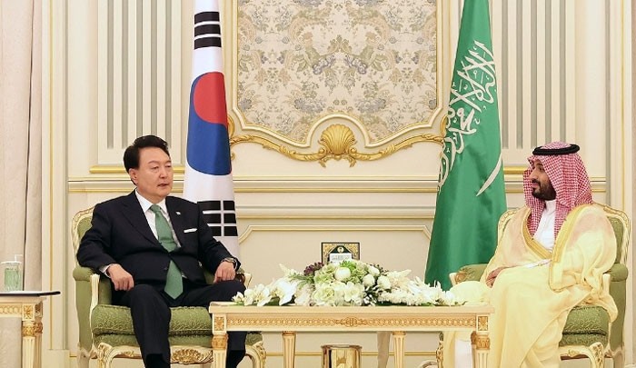 韩国总统尹锡悦和沙特阿拉伯王储兼总理穆罕默德·本·阿勒沙特。 （图片来源：韩联社/越南人民军队）