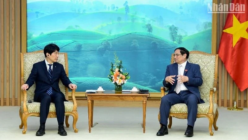 范明正总理会见日本群马县知事山本一太。（陈海 摄）