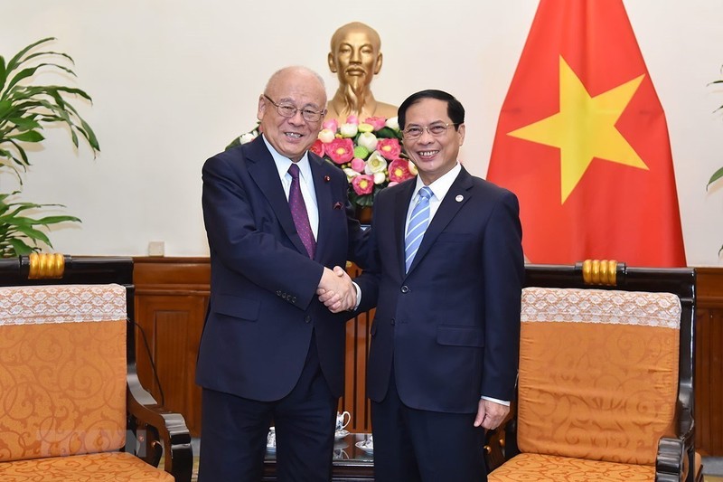 越南外交部长裴青山会见日越友好议员联盟顾问武部勤。（图片来源：越通社） 