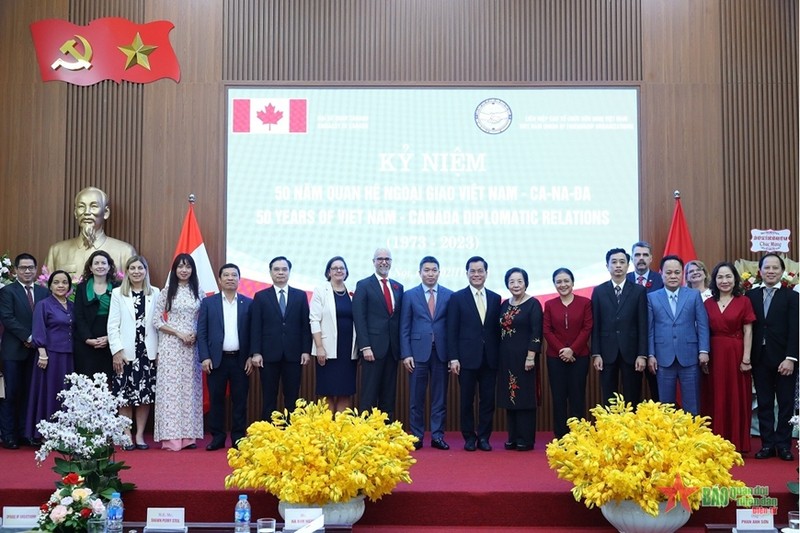 越南与加拿大建交50周年友谊见面会。