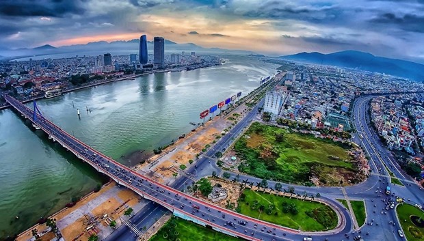将岘港市打造成为国际型社会经济中心。