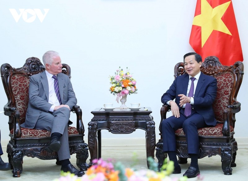 越南政府副总理黎明慨在会见美国华平投资集团(Warburg Pincus)首席执行官纪杰。（图片来源：越南之声）