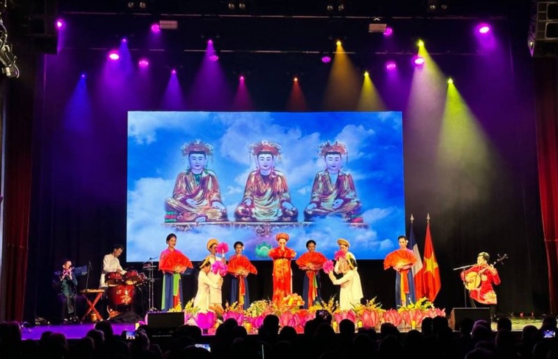 “越南遗产之夜”艺术活动上的表演节目。