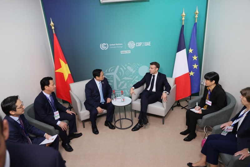 越南政府范明正会见法国总统马克龙。