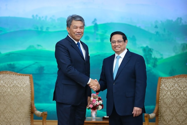 越南政府总理范明正会见马来西亚国防部长。（图片来源：VGP）