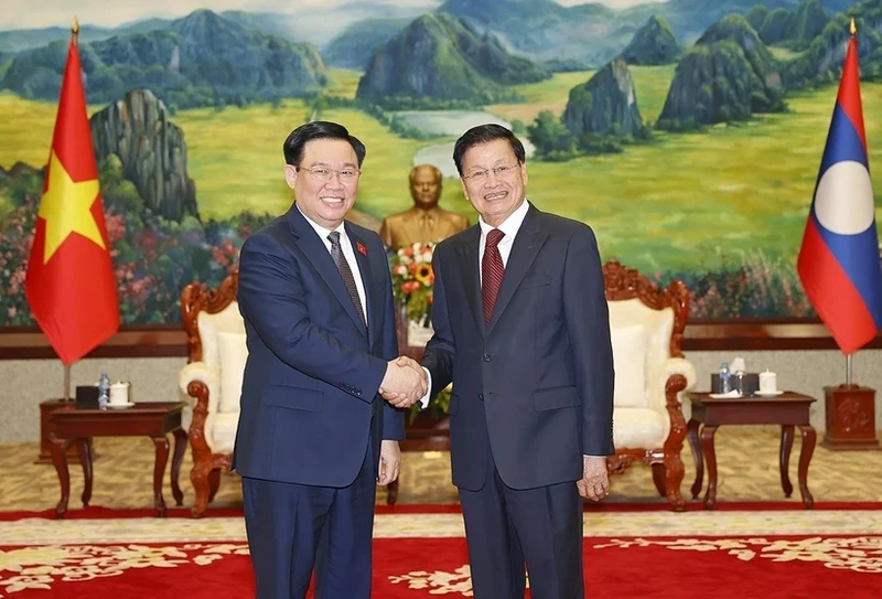 越南国会主席王廷惠在首都万象会见了老挝人民革命党中央总书记、老挝国家主席通伦。（图片来源：越通社）