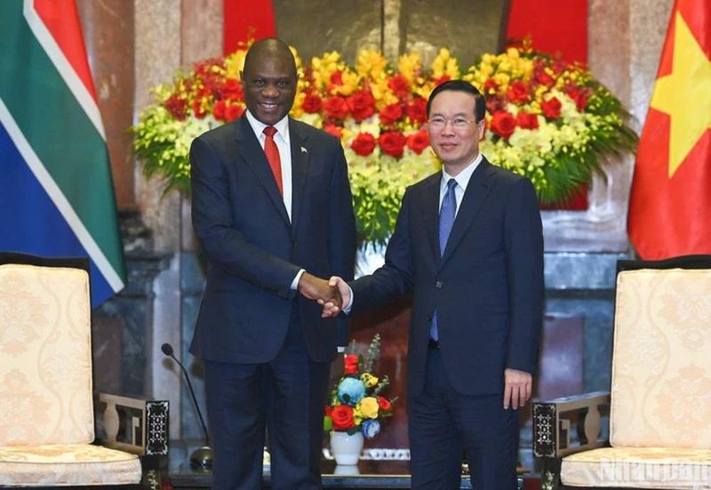 越南国家主席武文赏会见南非副总统保罗·马沙蒂莱。