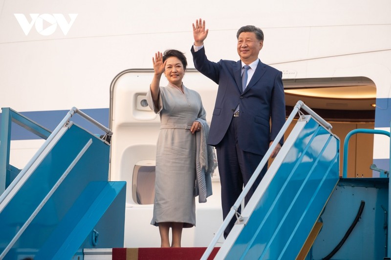 中共中央总书记、中国国家主席习近平和夫人离开河内，圆满结束对越南的国事访问之行。（图片来源：越南之声）