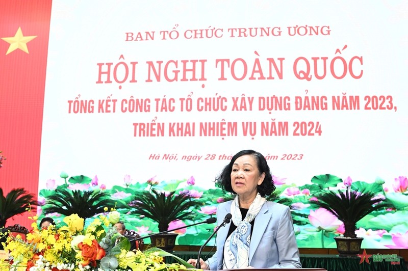 越共中央组织部部长张氏梅在会议上发表指导性讲话。