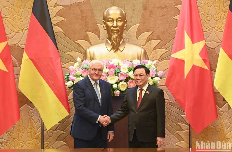 越南国会主席王廷惠会见德国总统施泰因迈尔。