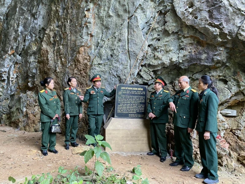 567团的老战士重访高平省Keng Rieng 洞穴。