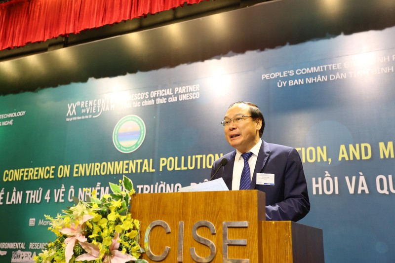 越南自然资源与环境部副部长黎功成在会议上致辞。