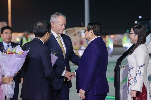 越南政府总理范明正抵达墨尔本 开始出席东盟—澳大利亚特别峰会并对澳大利亚进行正式访问之行。（图片来源：VGP）