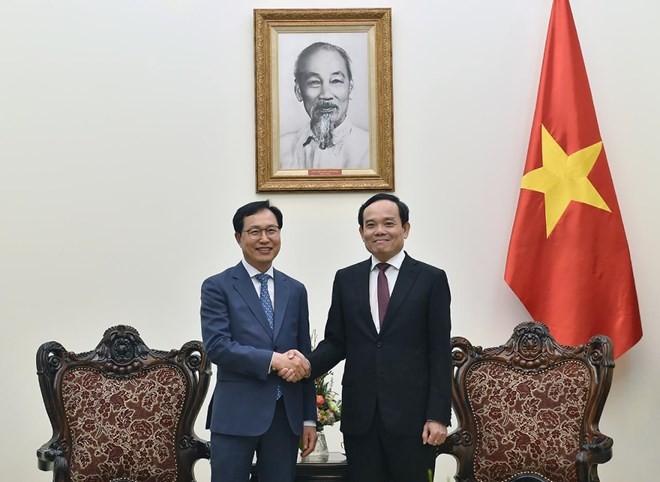 越南政府副总理陈流光会见了韩国三星（越南）公司总经理崔周湖。