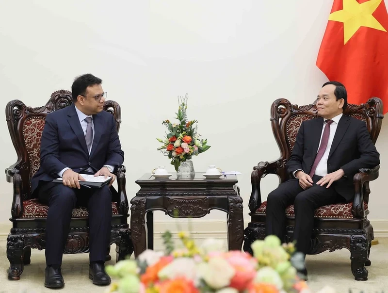 越南政府副总理陈流光会见宝洁集团高级副总裁尼廷·达尔巴里。（图片来源：越通社）