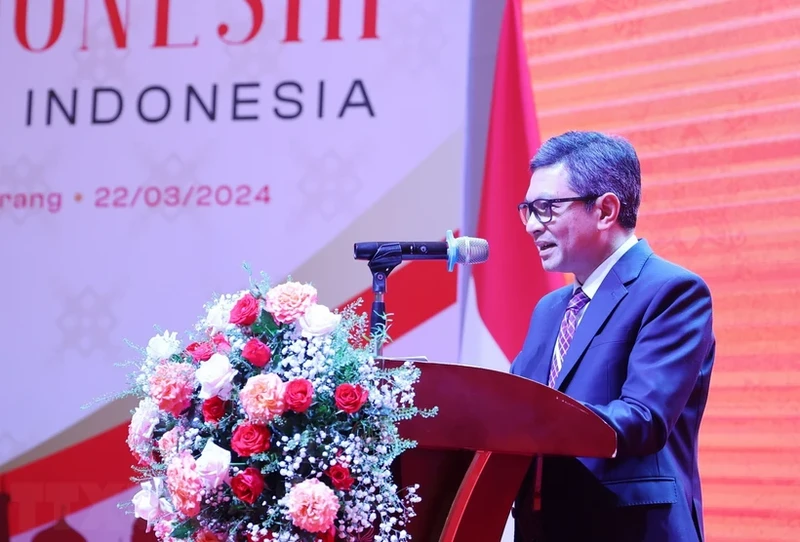 印尼驻越南特命全权大使丹尼·阿卜迪在会上发表讲话。