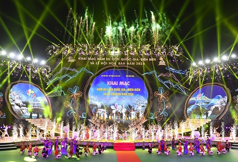 2024年奠边国家旅游年暨洋紫荆花节开幕式。