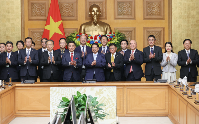 越南政府总理范明正会见日本经济团体联合会代表团。