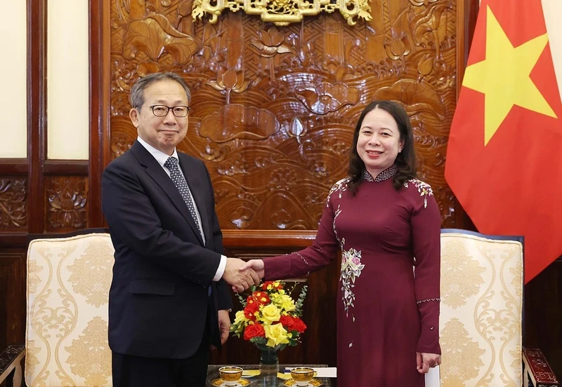 越南国家代主席会见前来拜别的日本驻越南大使。（图片来源：越通社）