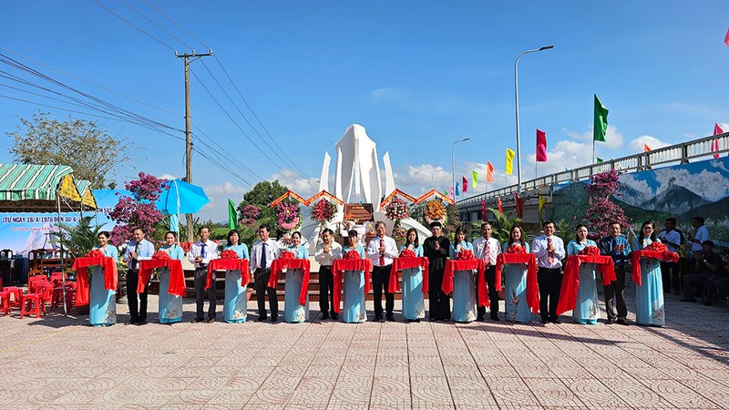 巴祝同胞文化公园和纪念碑落成仪式。
