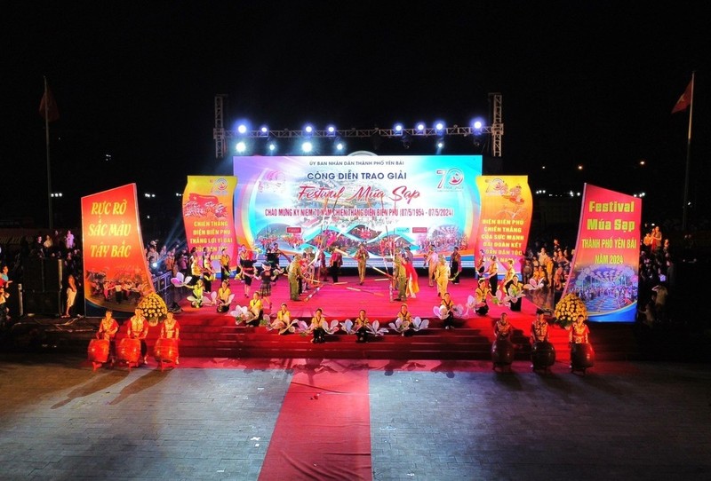 2024年“五彩缤纷之西北”竹竿舞节在安沛市举行。（图片来源：越通社）
