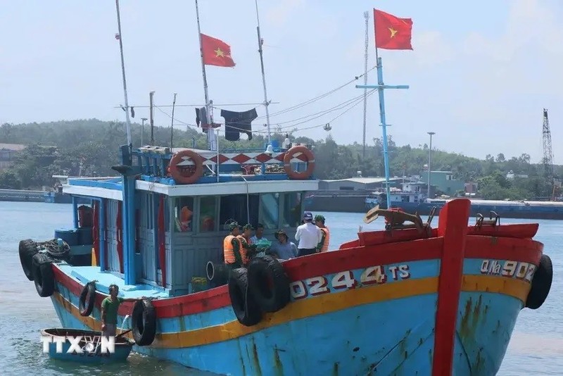 广南省最强远海捕捞渔船队下决心解除“黄牌”警告。