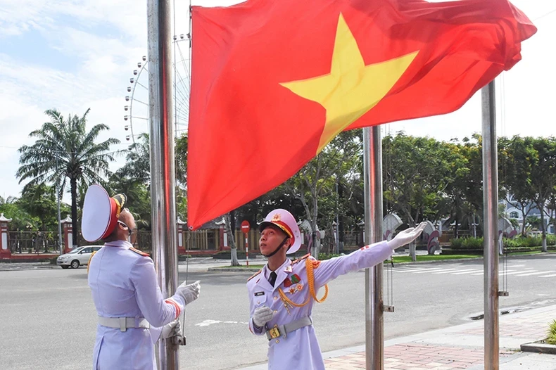 第十三届东南亚学生运动会升旗仪式在岘港市举行。