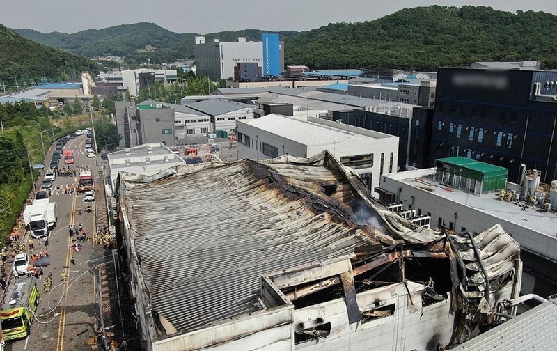 韩国电池厂火灾事故发生现场。