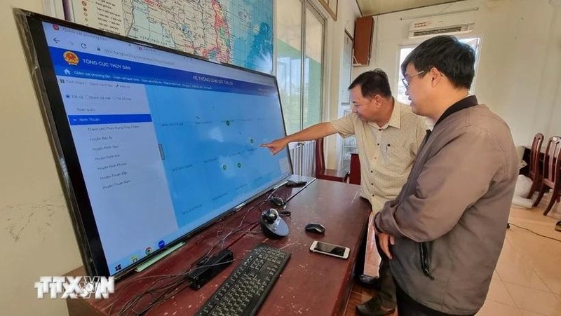 宁顺省渔业分局对配备巡航监控设备的渔船在海上活动进行密切监控。（图片来源：越通社）