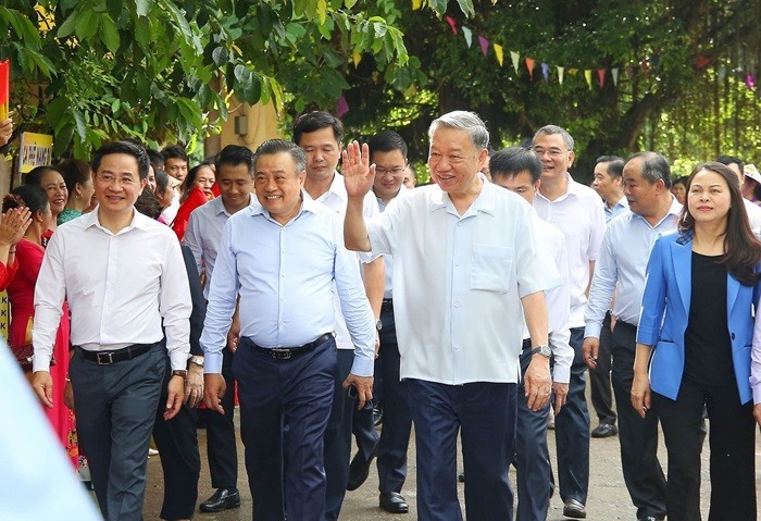 越南国家主席苏林走访河内山西唐林古村。