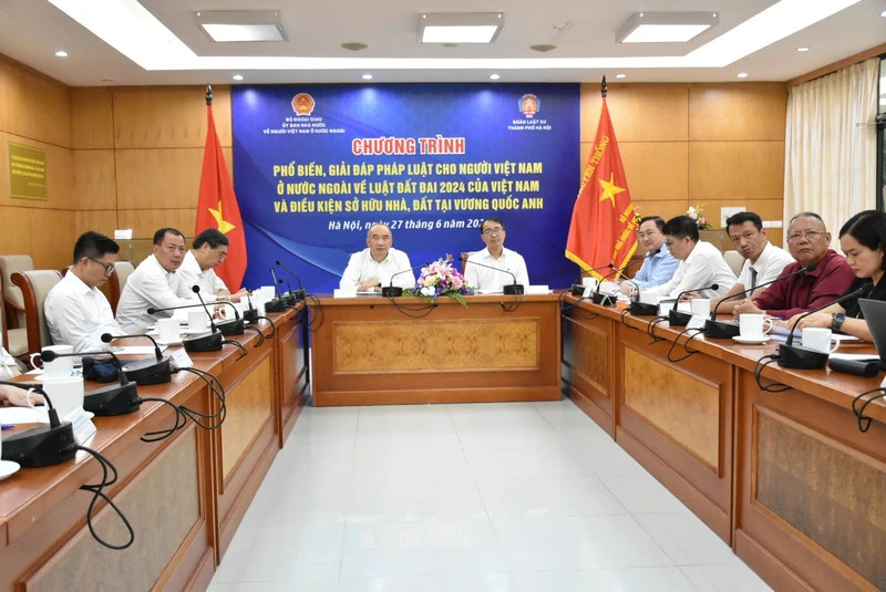 此次活动在旅外越南人国家委员会总部以线下方式举行。