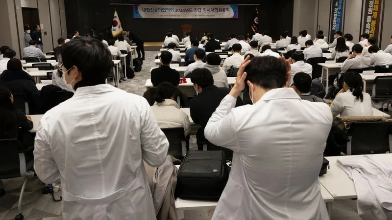 首尔医生代表与韩国政府举行会议。（图片来源：韩联社）