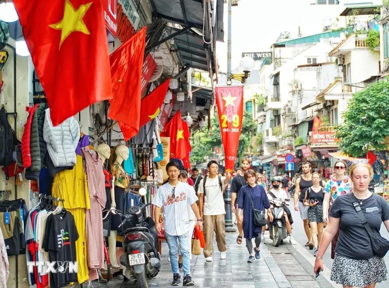 国庆节期间来到河内的游客。