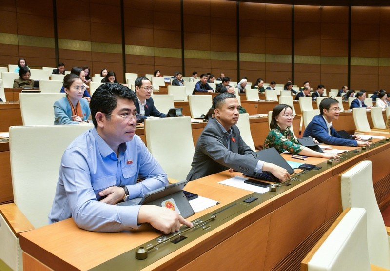 国会全票通过《人民防空法》。