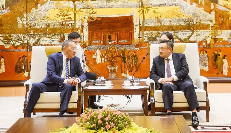 河内市委副书记、市人民委员会主席陈士青会见哈萨克斯坦驻越南大使叶兰·拜赞诺夫。（图片来源：新河内报）