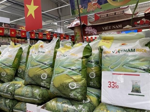 “越南米饭”品牌的大米产品继续入驻法国连锁超市家乐福。（图片来源：越通社）